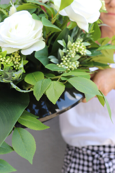 White Fluena 2, elegancka kompozycja nagrobna