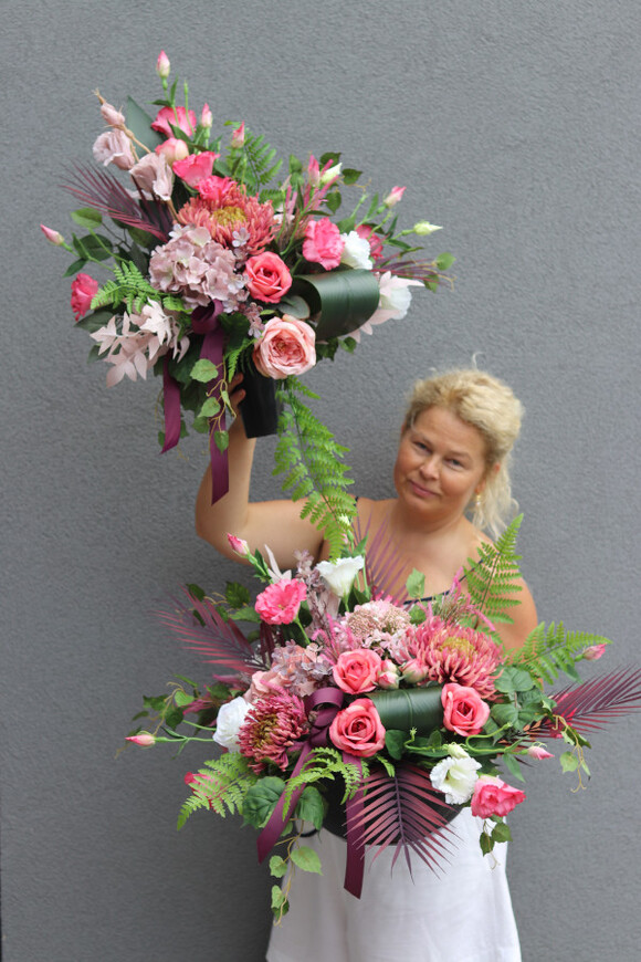 Astry Pink Modeno, kompozycja nagrobna w naczyniu