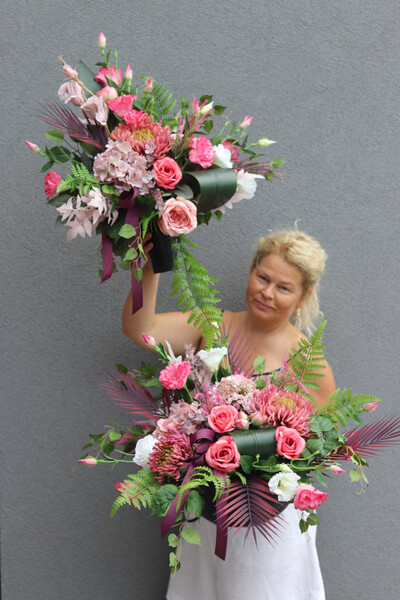 Astry Pink Modeno, kompozycja nagrobna w naczyniu