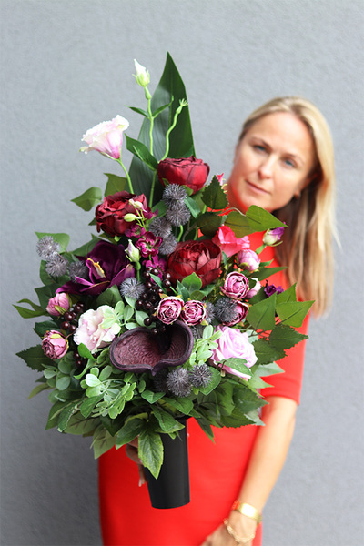 England New, bukiet nagrobny z jagodami we wkładzie