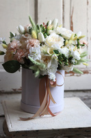 Cynthia, romantyczny flowerbox w welurowym pudełku, wys.39cm