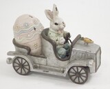 OD RĘKI Automobil B, figurka zając królik auto Wielkanoc, wym.15x20x9cm