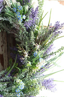 atrakcyjny kwiatowy wianek z szafirkami, Felisa Lavenderra, śr.43cm 