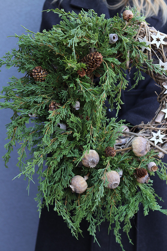 Gwiazdkowo, asymetryczny wianek zimowy