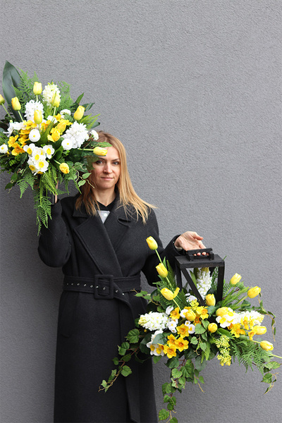 Angelo Floresa Amira, kompozycja nagrobna w lampionie