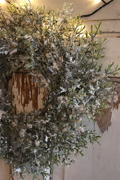 Grudniowy Mróz, zimowy ośnieżony wianek