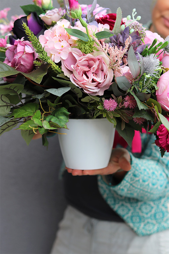 Różowa Kraina, kompozycja nagrobna w misie, wym.