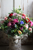 Jedua, bogata dekoracja nagrobna w naczyniu