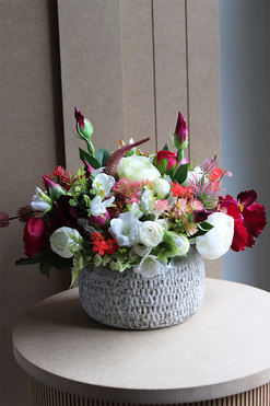 Yrenna, kompozycja kwiatowa w misie, wym.28x32cm