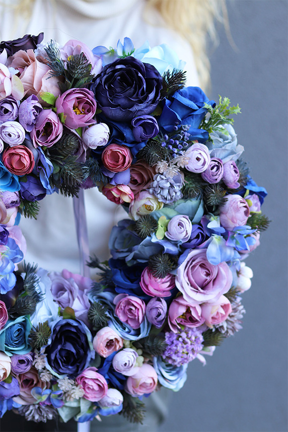 efektowny wianek z niebieskimi różami, Pranella Navy