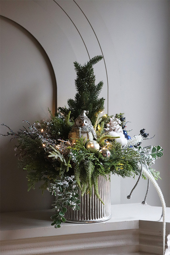 Srebrna Sowa Blue, realistyczna choinka świąteczna z przybraniem