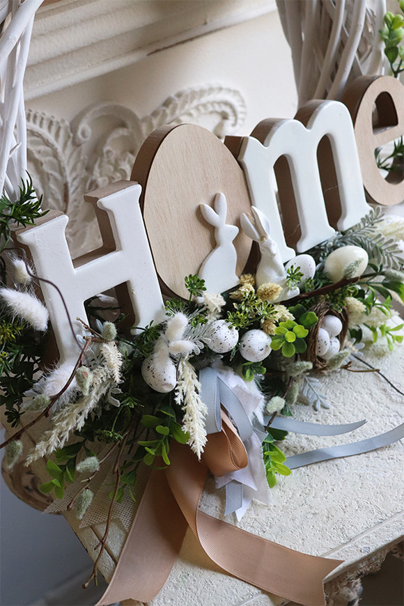 Easter Home, wielkanocny wianek na drzwi