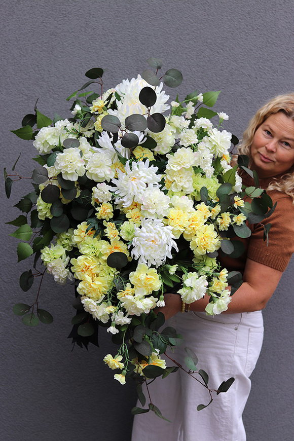 Yellow Wreagry, kompozycja nagrobna w naczyniu	