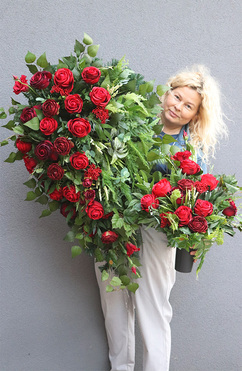 Luiza New, bukiet nagrobny z różami, dł.51cm