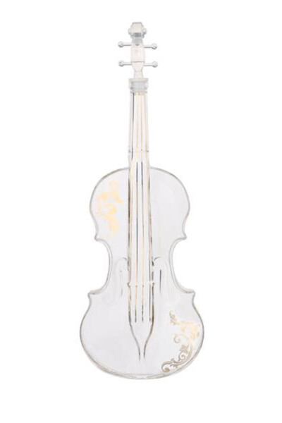 Violin, karafka na stojaku skrzypce