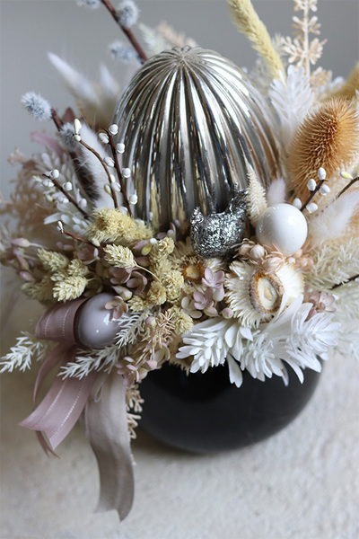 stroik z jajem Bretanna, ozdoba ze srebrnym jajem