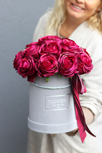 elegancki flowerbox z amarantowymi różami, Deep Pink
