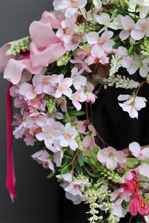 Wiosenne Ogródki, asymetryczny wianek z motylami