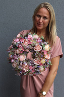 Kerra, wianek kwiatowy na drzwi