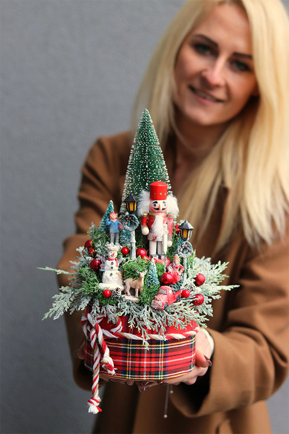 Wonderland, flowerbox świąteczny z dziadkiem do orzechów