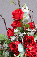 Red Roses, bukiet nagrobny zimowy z ostrokrzewem, dł.90cm