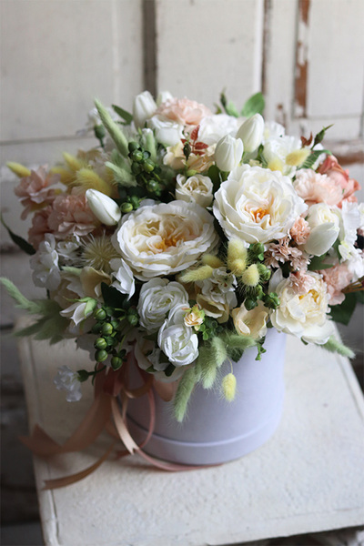 Cynthia, romantyczny flowerbox w welurowym pudełku, wys.39cm