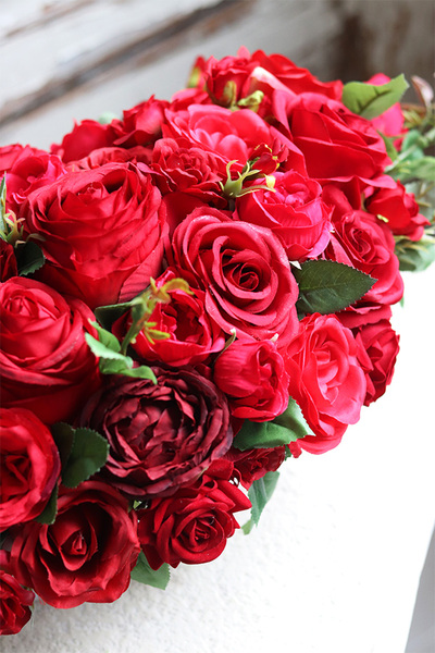 czerwona kompozycja kwiatowa z różami, Miłość Manfredo, wym.20x50cm 