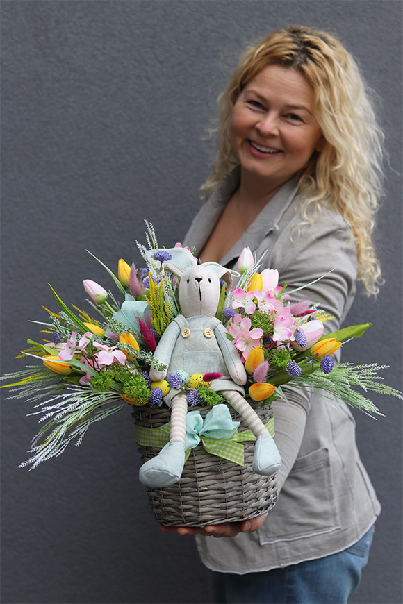 koszyczek wielkanocny z zającem, Radosna Wiosna, wym.42x42cm