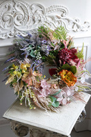 Kleopatra, efektowny wianek z kwiatami i sukulentami