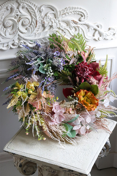 Kleopatra, efektowny wianek z kwiatami i sukulentami