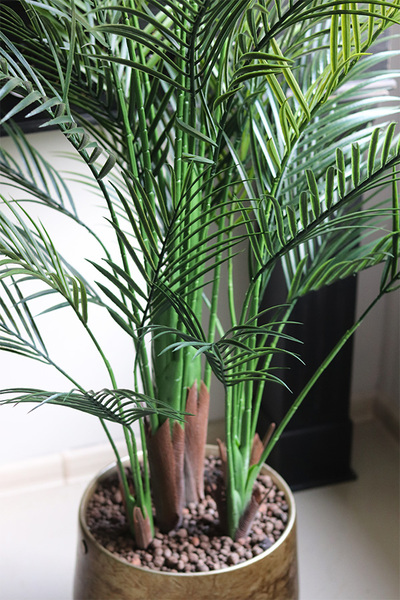 Palma Gold Hilton, sztuczna roślina w czarnej donicy