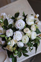 Biała Winnica Rosano, kompozycja kwiatowa w kształcie serca