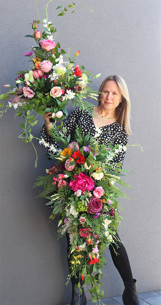 Sumerito, spływający bukiet nagrobny we wkładzie, wym.24x90cm