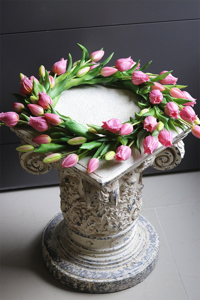 Tulippo Subtelle, wianek z gumowych kwiatów na obręczy