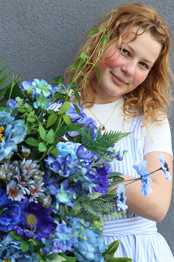 Opera Blue Sky, kompozycja kwiatowa w donicy