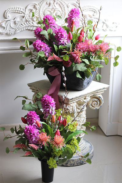 Katarina Spring, bukiet nagrobny we wkładzie do wazonu