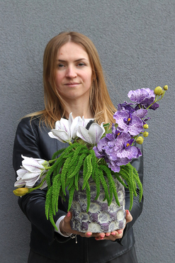 OD RęKI Ristretta Etno, kompozycja kwiatowa z orchideą, wys.38cm