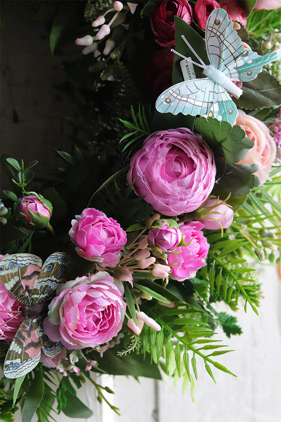 Pink Butterfly, kwiatowy wianek z motylem