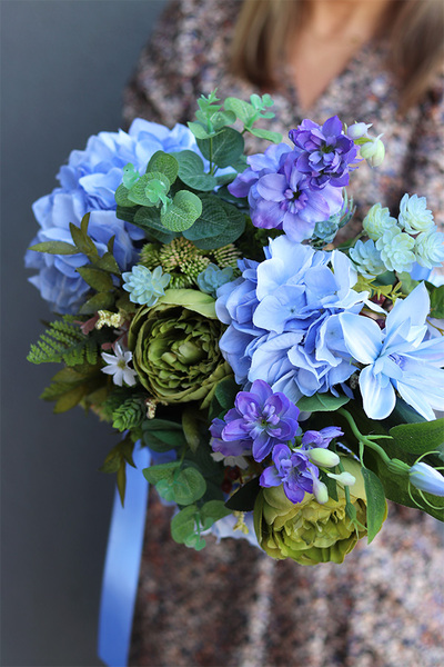 Blue Ocean, bukiet nagrobny z zieloną peonią