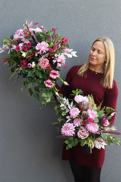 Nerute, bukiet nagrobny z róż we wkładzie, dł.55cm