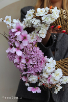 Anette, wianek dekoracyjny z różowymi kwiatami