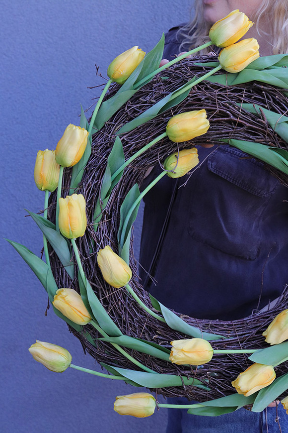 Katie Tulips Yellow, wiosenny wianek z tulipanów
