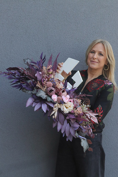 Mortario Cross, dekoracja nagrobna z drewnianym krzyżem