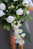 White Fluena 2, elegancka kompozycja nagrobna
