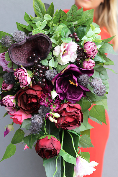 England New, bukiet nagrobny z jagodami we wkładzie