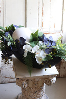 Laos Dekoriano, kompozycja kwiatowa w podłużnym naczyniu - łódce, dł.85cm 