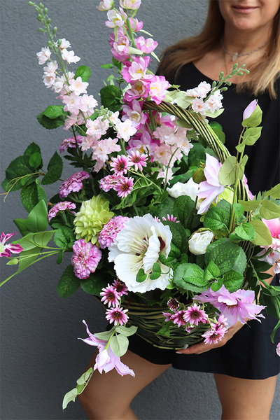 Florentyna, kompozycja kwiatowa w koszyku