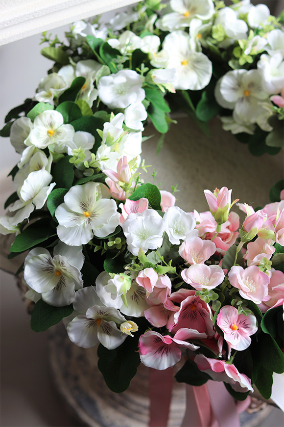 Bratki Biało-Różowe, wianek dekoracyjny na drzwi