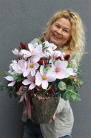 Adelita Silver, efektowna kompozycja kwiatowa w srebrnym wazonie, wys.50cm