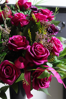 Dark Pink Kallas, bukiet nagrobny we wkładzie